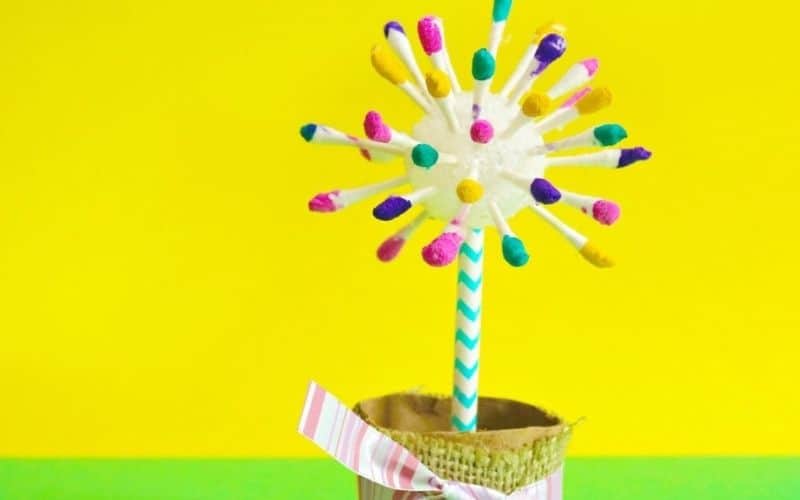 Rainy Day Activities Your Kids Will Love Content Image_Q-Tip Flowers