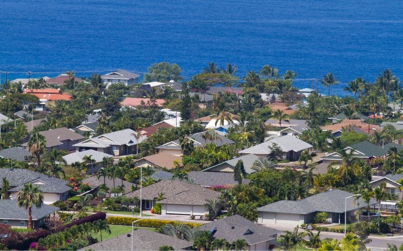 A residencial area in Hawaii_Why is Hawaii So Expensive_High Cost of Housing